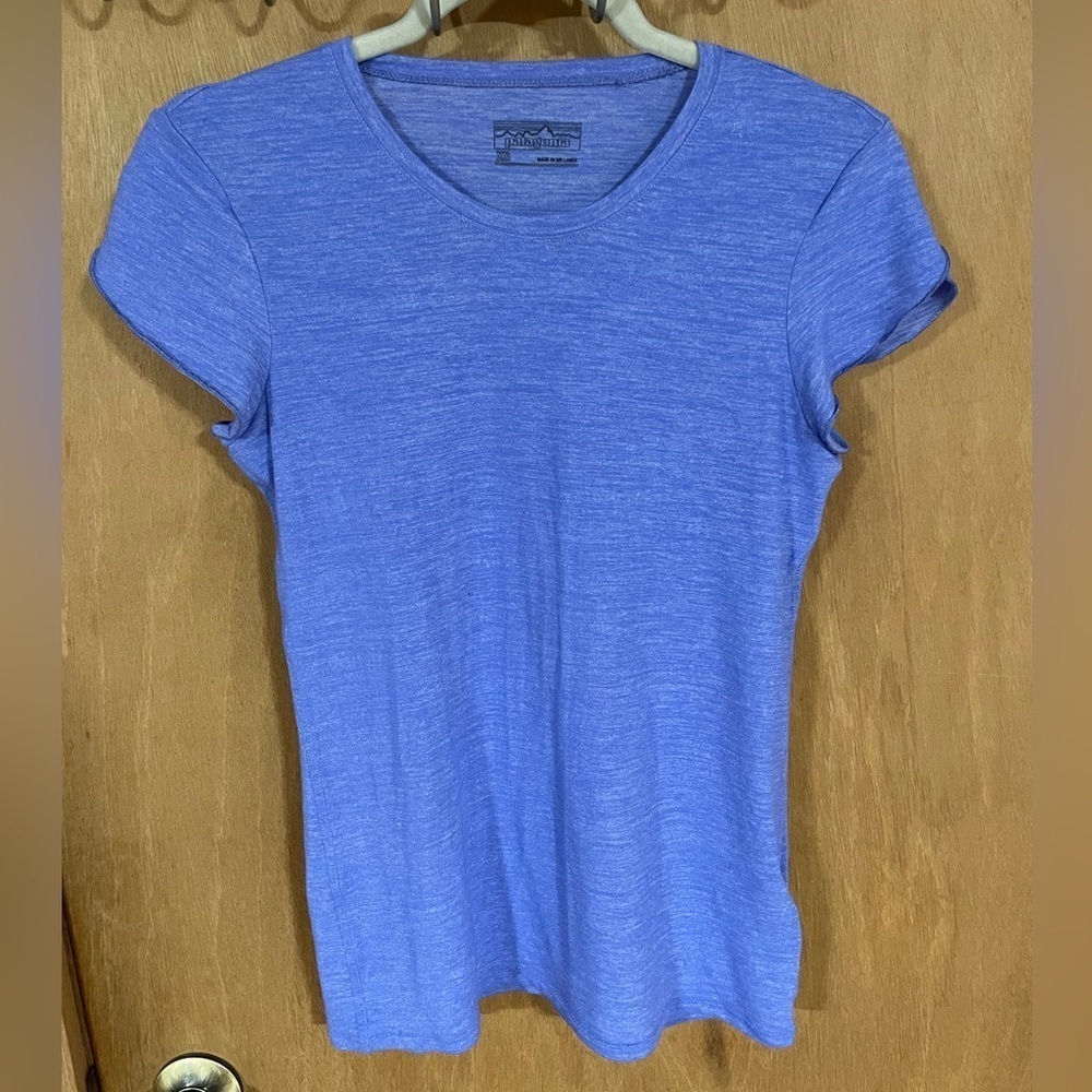 #199- PATAGONIA -purple light weight tee
